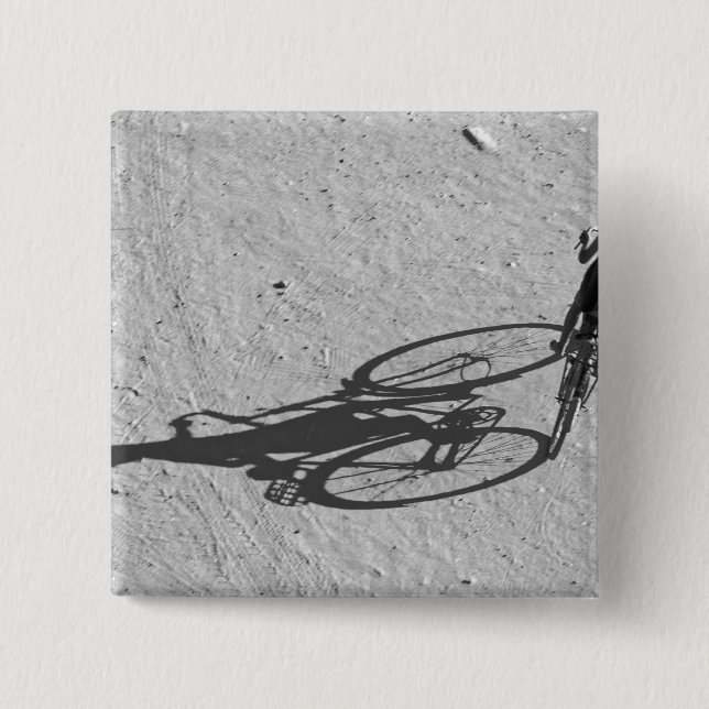 Myamar, Bagan, Junge, der auf einem riesigen Fahrr Button (Vorderseite)