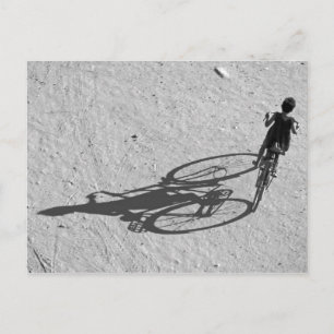 Myanmar, Bagan, Junge auf einem riesigen Fahrrad u Postkarte