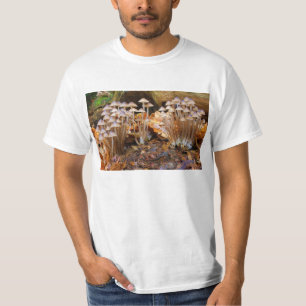 Mycena Inclinata gruppierte Mützen-Ständerpilze T-Shirt
