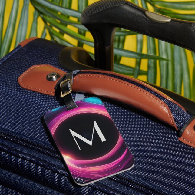 Mysteriöse Black Hole Trifold Ballet mit Monogramm Gepäckanhänger (Vorderseite Insitu 1)