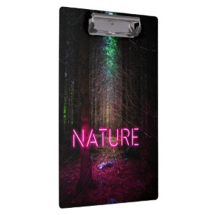 Mysteriöse Fichtenwälder Natur Neon magenta Zeiche Klemmbrett
