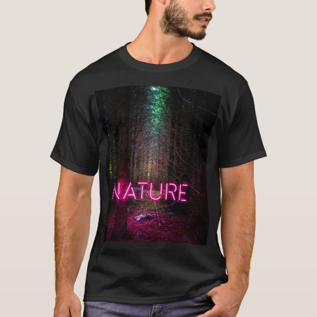 Mysteriöse Fichtenwälder Natur Neon magenta Zeiche T-Shirt (Vorderseite)