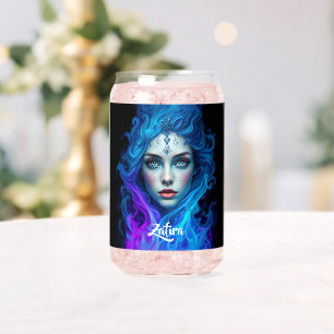 Mysteriöse Frau, die aus blauen und violetten Flam Dosenglas