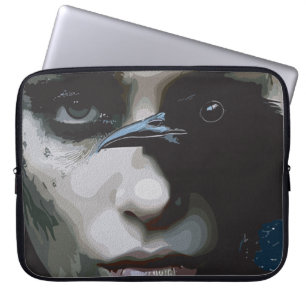 Mysteriöse Frau mit Raven Laptopschutzhülle