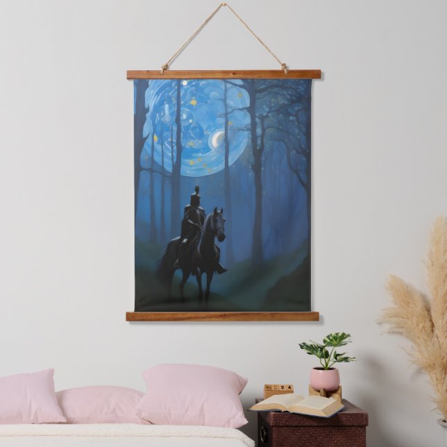 Mysteriöser Schwarzer Ritter im Mondlichtwald Wandteppich Mit Holzrahmen (Schlafzimmer)