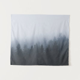 Mysteriöser Wald im Nebel Wandteppich