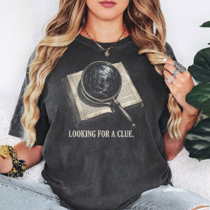 Mystery-Buch und gruselige Wald-Lupe T-Shirt