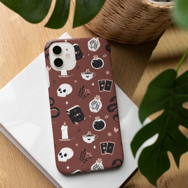 Mystic Boho Crystal Skull Snake Pattern iPhone 16 Hülle (Von Creator hochgeladen)
