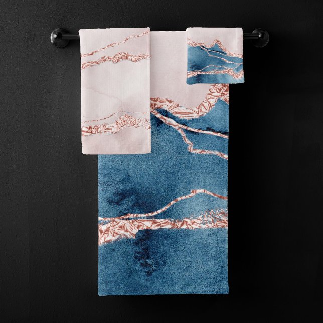 Mystic Elegance | Aquamarines Blau und Rose Gold A Badhandtuch Set (Von Creator hochgeladen)