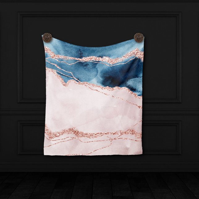 Mystic Elegance | Aquamarines Blau und Rose Gold A Fleecedecke (Von Creator hochgeladen)