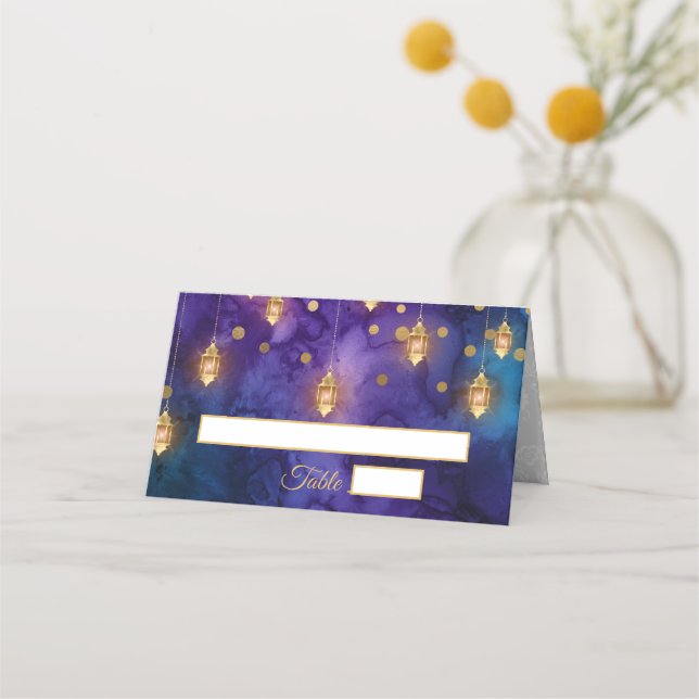 Mystic Lila Blue Fairy Bokeh Gold Wedding Platzkarte (Vorderseite)