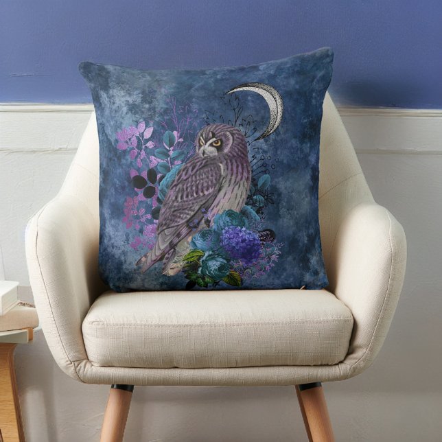 Mystic Lila Owl and Moon on Grayish Blue Kissen (Von Creator hochgeladen)