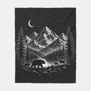 Mystic Mountain Wilderness Nacht im Linocut-Stil Fleecedecke