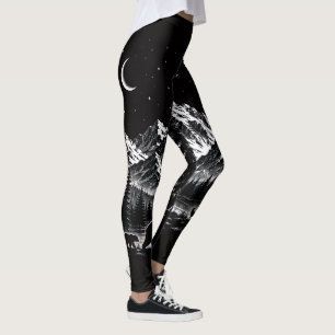 Mystic Mountain Wilderness Nacht im Linocut-Stil Leggings