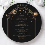 Mystical Black Gold Sun Moon Stars Space Wedding Menükarte<br><div class="desc">Mystical Black Gold Sun Moon Stars Space Wedding Menu Cards verfügen über einen goldenen Rahmen für Sonne, Mond und Sterne auf schwarzem Hintergrund mit Menüdetails in der Mitte in modernen goldenen Kalligraphie-Skript. Personalisieren Sie den Text durch Bearbeiten in den bereitgestellten Textfeldern. Entworfen für Sie von Evco Studio © unter www.zazzle.com/store/evcostudio...</div>
