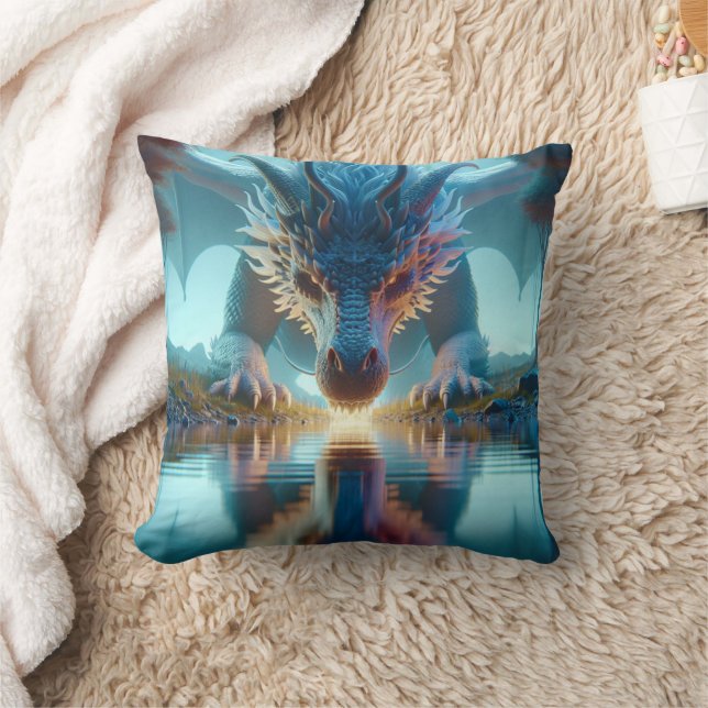 Mystical Blue Dragon betrachtet Reflektion in Wass Kissen (Decke)