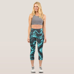 mystische grüne Blau- und schwarze Wellenfarben Capri Leggings