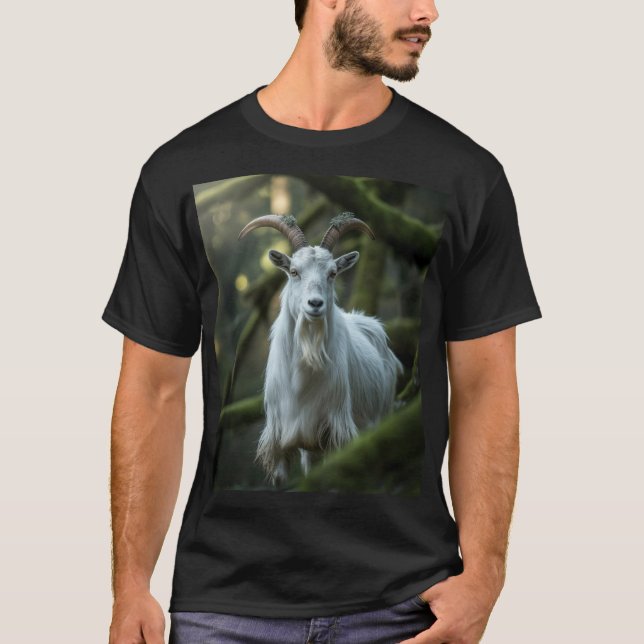 Mystische Waldziege unter Moss | Dunkle Fantasie T-Shirt (Vorderseite)