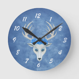 Mystische Weiße Hirsche Kopf Blaue Augen Rose auf Runde Wanduhr