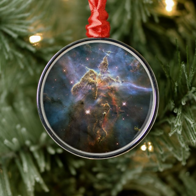 Mystischer Berg in Carina Nebula Hubble Space Ornament Aus Metall (Baum)