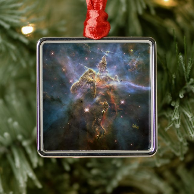 Mystischer Berg in Carina Nebula Hubble Space Ornament Aus Metall (Baum)