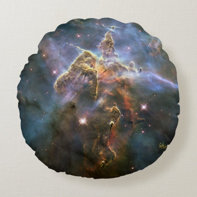 Mystischer Berg in Carina Nebula Hubble Space Rundes Kissen (Vorderseite)