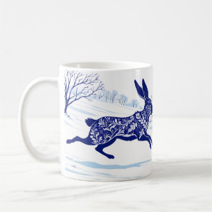 Mystischer Hase: Whimsischer Hase im Schnee Kaffeetasse