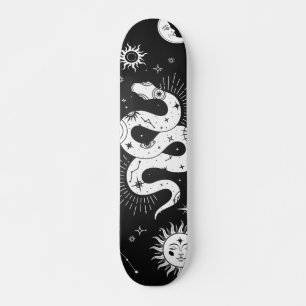 Mystischer Schlangenmond und Sterne Skateboard