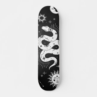 Mystischer Schlangenmond und Sterne Skateboard