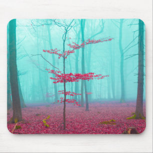 Mystischer Wald in Rot und Türkis Mousepad