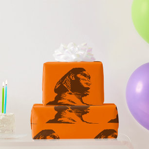Mythische Sphinxkreatur auf Orange Geschenkpapier