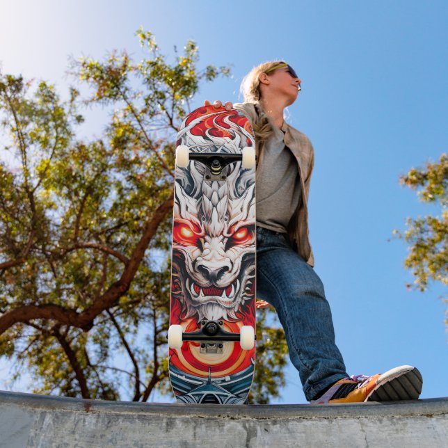 Mythischer Drachenkopf Skateboard (Außenbereich 1)