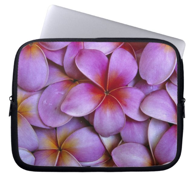 N.A., USA, Maui, Hawaii. Rosa Plumeria blüht. Laptopschutzhülle (Vorderseite)