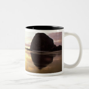 N.A., USA, Oregon, Cannon Beach Sonnenuntergang mi Zweifarbige Tasse
