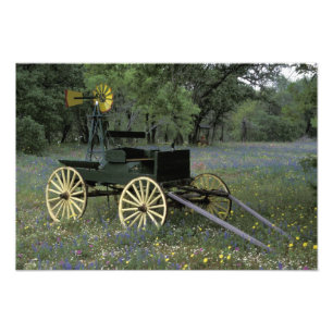 N.A., USA, Texas, Devine, Alter Wagen und Fotodruck