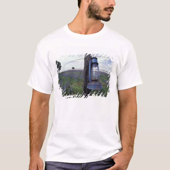 N.A., USA, Texas, Llano, Blue Lantern, Eichenbaum T-Shirt (Vorderseite)