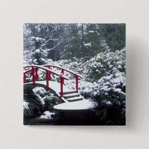 N.A., USA, Washington, Seattle. Mondbrücke in Button