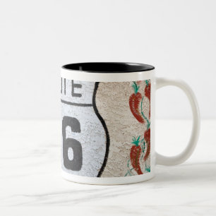 Na, USA, Arizona, Straßenschild Holbrook Weges 66 Zweifarbige Tasse