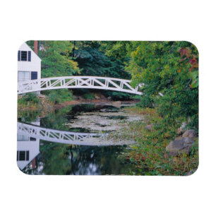 NA, USA, Maine.  Brücke über einen Teich in Somesv Magnet