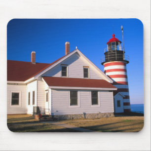 NA, USA, Maine. West Quoddy Leuchtturm in der Nähe Mousepad