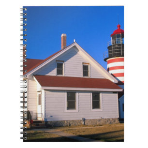 NA, USA, Maine. West Quoddy Leuchtturm in der Nähe Notizblock