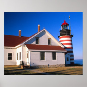 NA, USA, Maine. West Quoddy Leuchtturm in der Nähe Poster