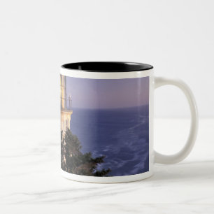 NA, USA, Oregon, Heceta Head Leuchtturm, Zweifarbige Tasse