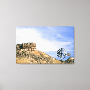 NA, USA, Texas Windmühle und Klippen von Palo Duro Leinwanddruck
