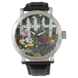 NA, USA, Washington, Sammamish, Weißer Lattenzaun Armbanduhr