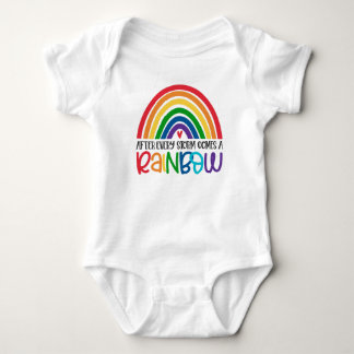 Nach jedem Sturm kommt ein Regenbogen - Kinderverl Baby Strampler