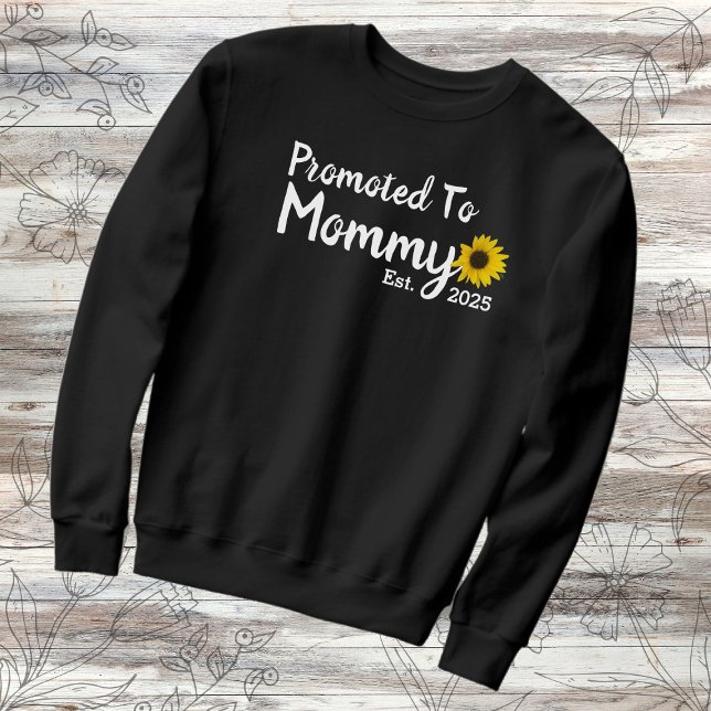 Nach Mommy Est 2025 Sweatshirt (Von Creator hochgeladen)