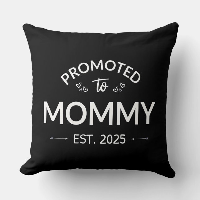 Nach Mommy Est befördert. 2025 Kissen (Vorderseite)