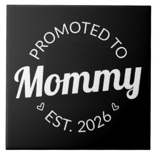 Nach Mommy Est befördert. 2026 Fliese