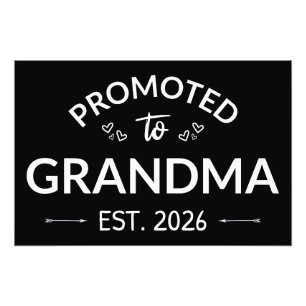 Nach Oma Est befördert. 2026 Fotodruck